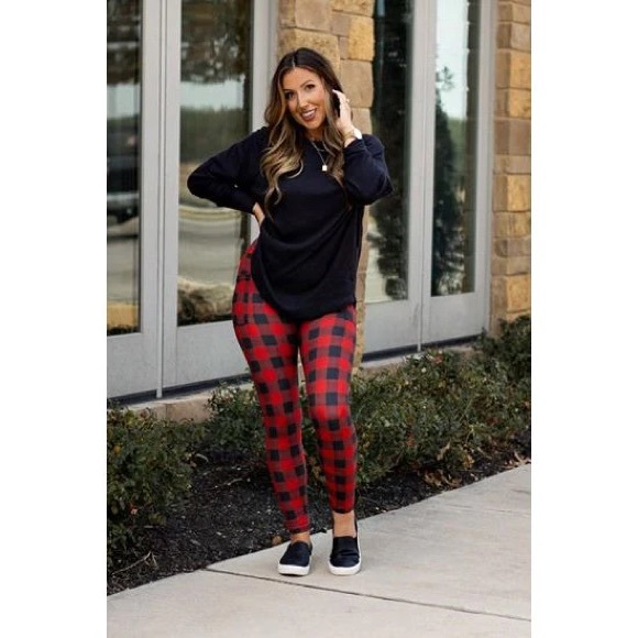 BRAND NEW WITH TAGS Red and Black Plaid Leggings - Picture 1 of 3